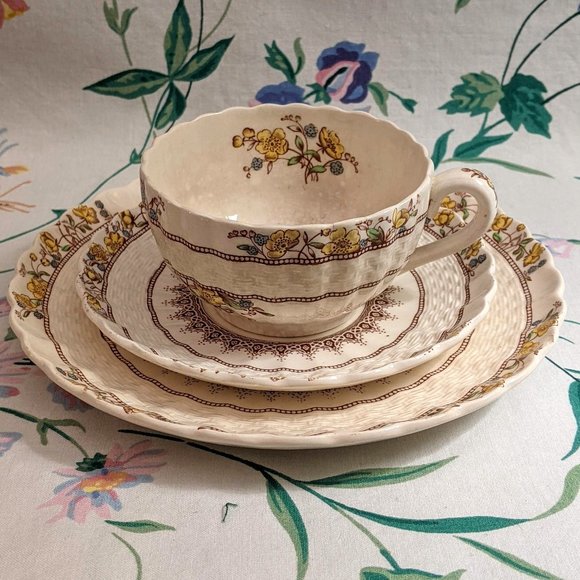 Charming antique Spode Copeland Buttercup trio cup / saucer / bread butter plate - Picture 1 of 10